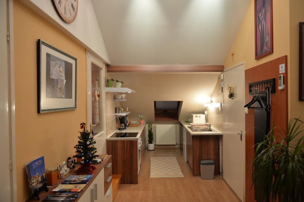 Sopron Eszter Apartman Habitación foto